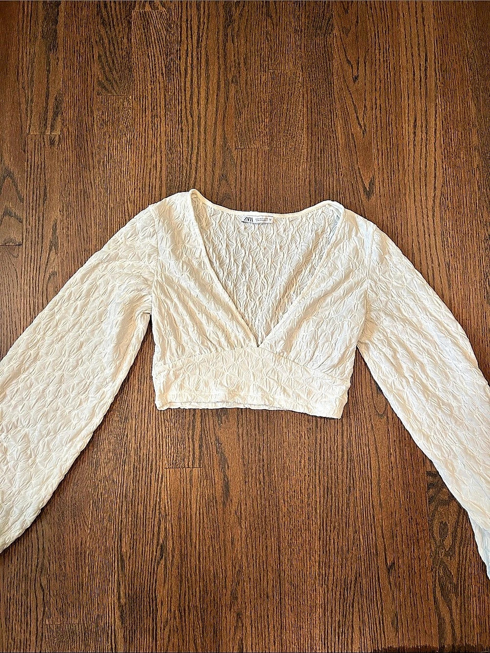 Zara Textured Ruched V-Neck Long Sleeve Crop Top in Cream